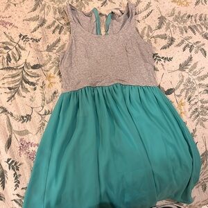 Size medium, original purchased at Francesca’s .  Teal bottom and grey on top